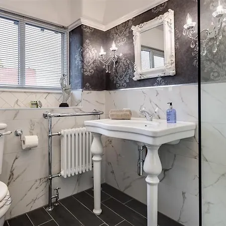 Appartamento Kentrigg House *